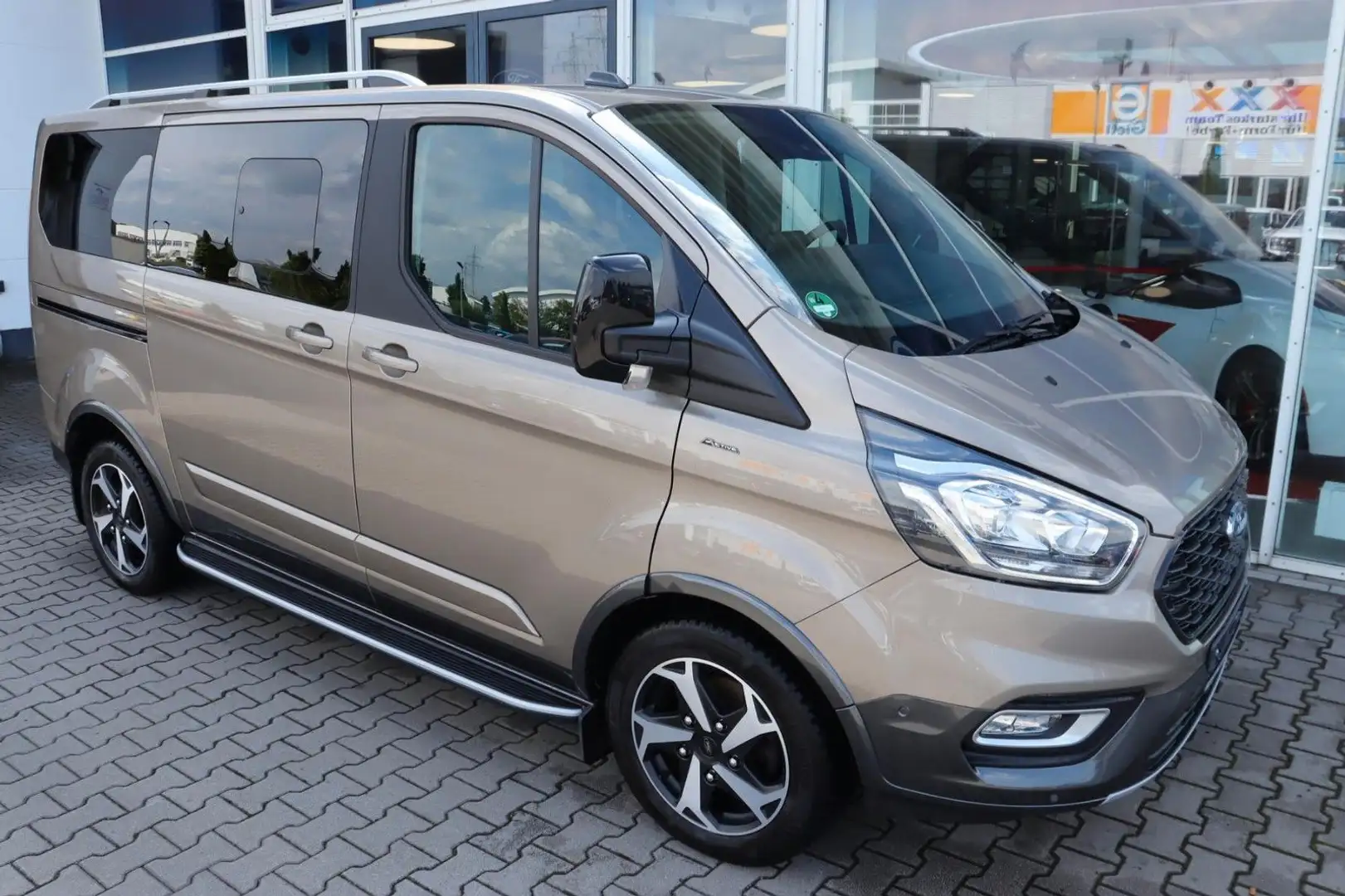 Ford Tourneo Custom Active 2.0 EcoBl. 320 L1 8-Sitzer Срібний - 2