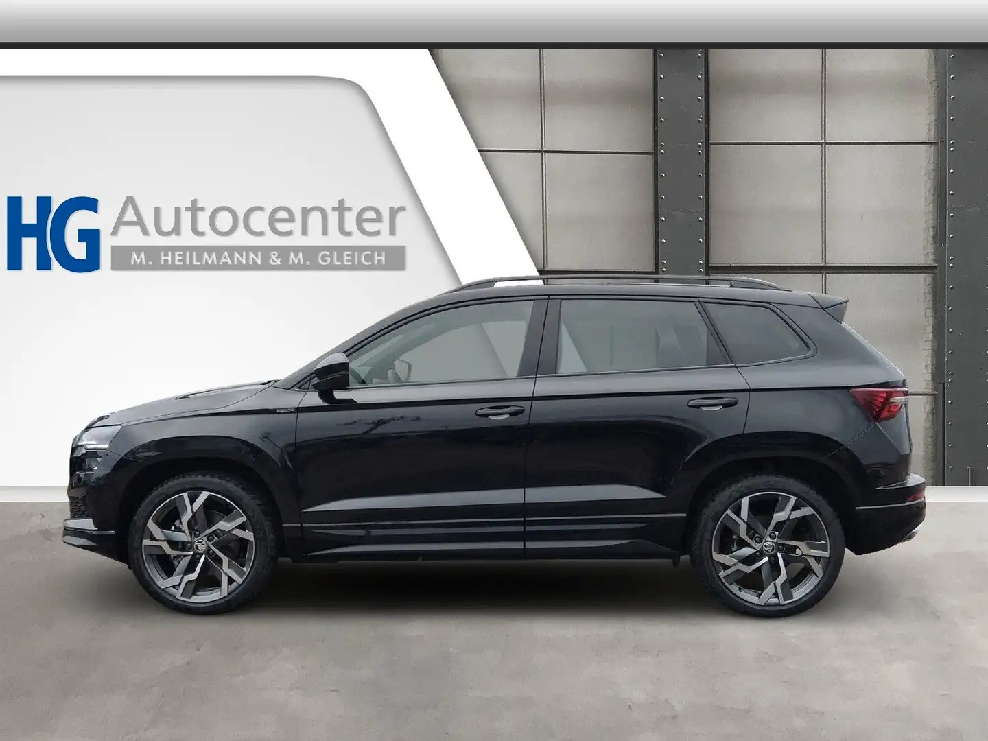 Skoda Karoq Sportline 2.0TSI 4x4 Pano AHK T-Leder 19" Schwarz - 2