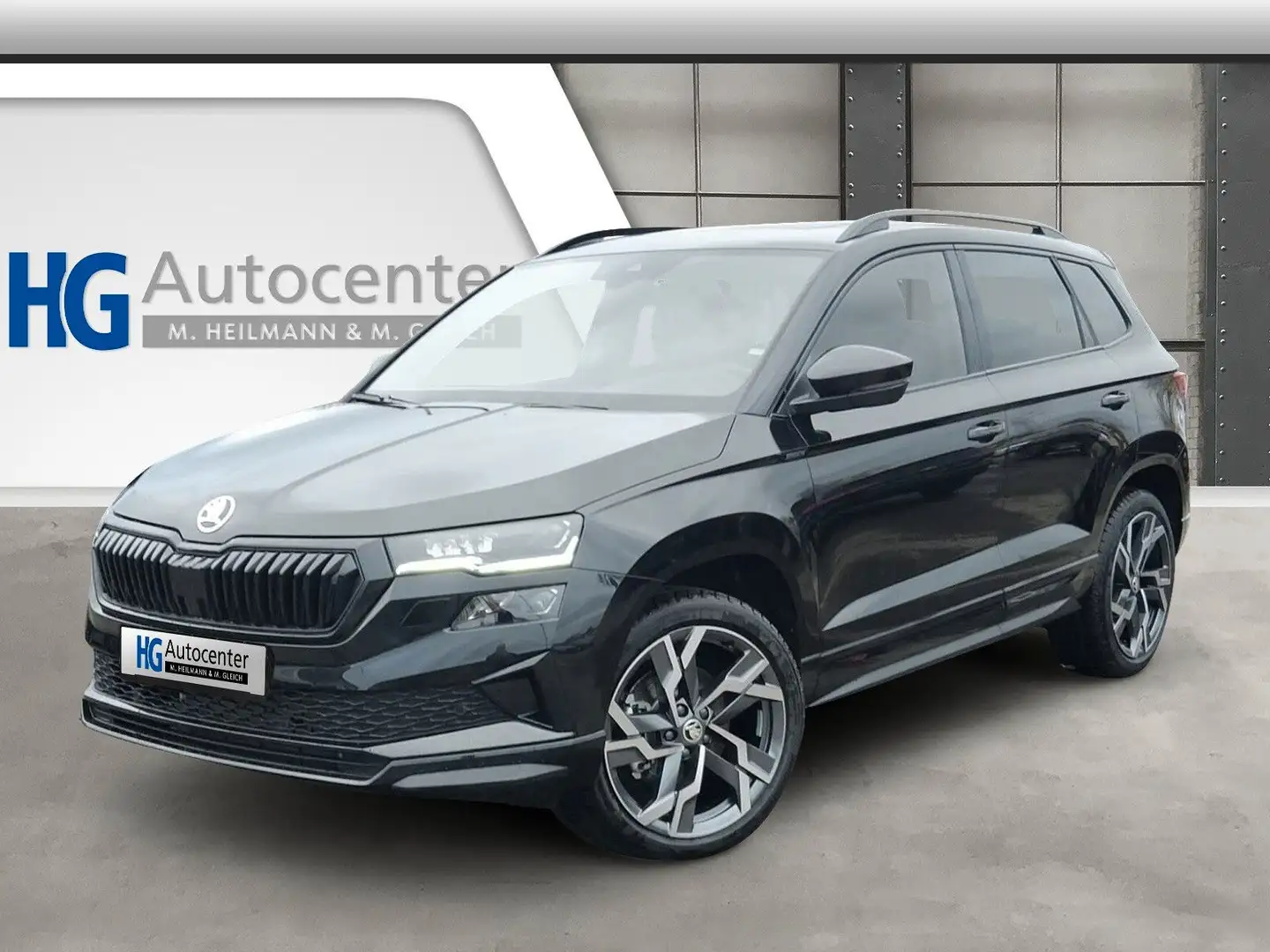 Skoda Karoq Sportline 2.0TSI 4x4 Pano AHK T-Leder 19" Schwarz - 1