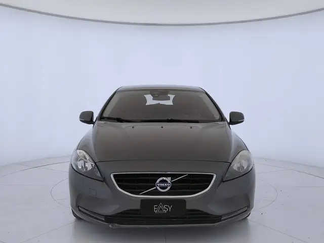 Volvo V40 view 2