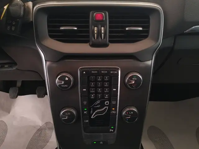 Volvo V40 view 19