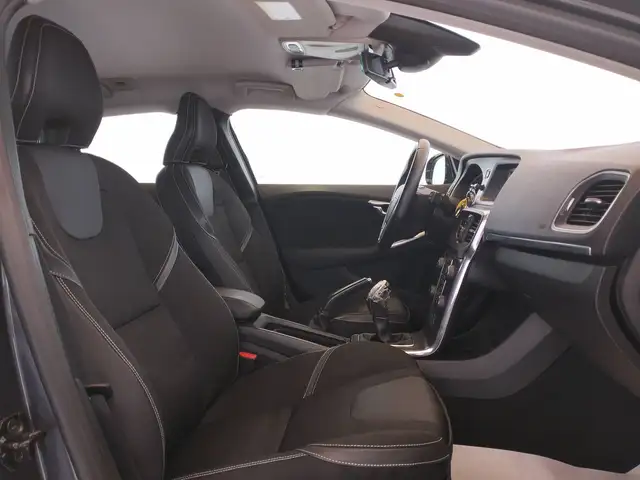 Volvo V40 view 12