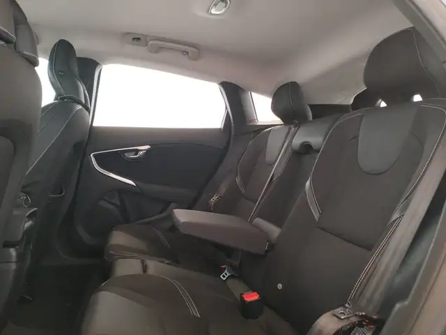 Volvo V40 view 9