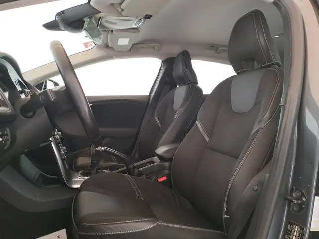Volvo V40 view 8