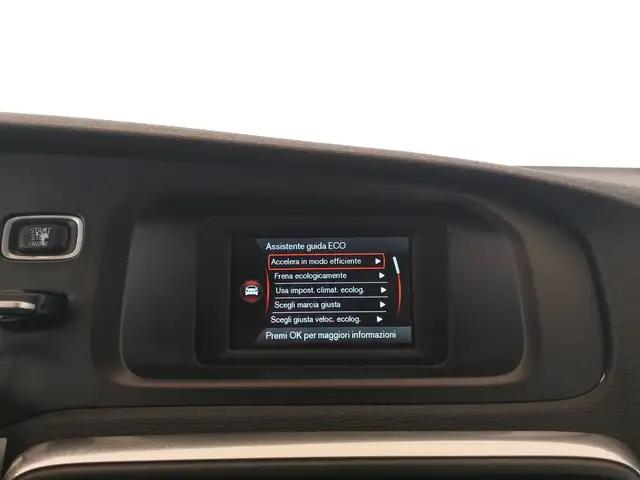 Volvo V40 view 18