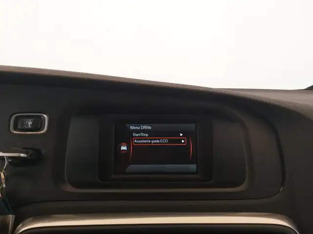 Volvo V40 view 17