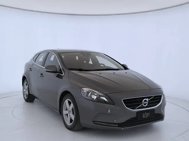Volvo V40 view 3