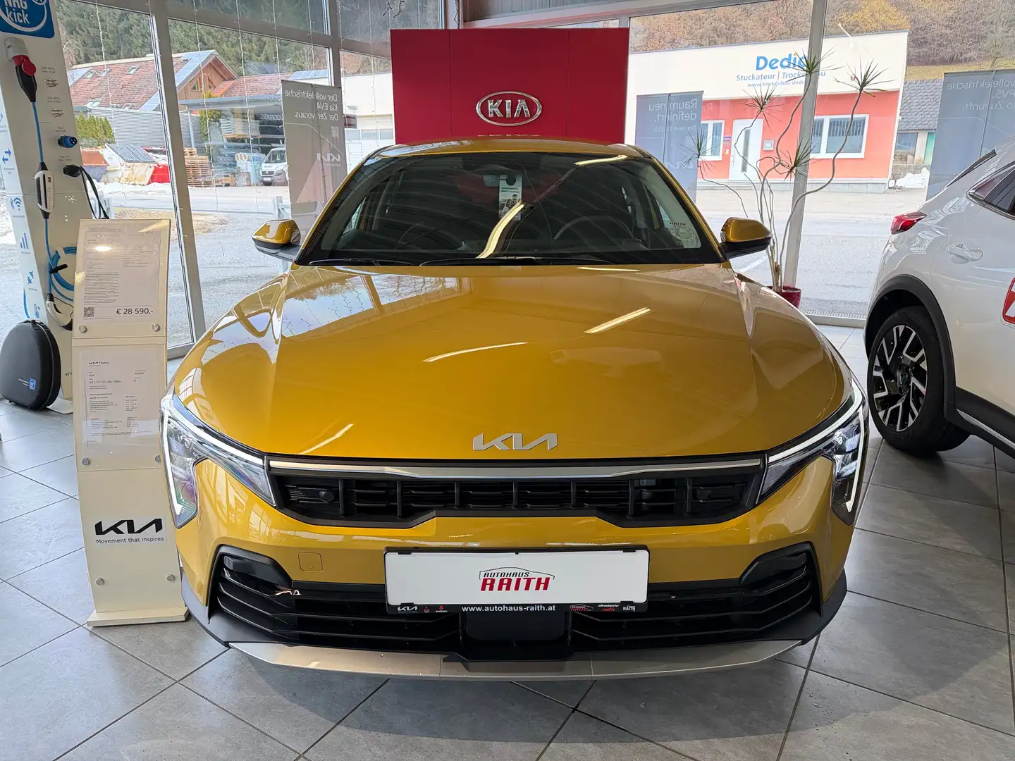 Kia K4 HB 1,0 TGDI 48V 6MT Silber Gelb - 2