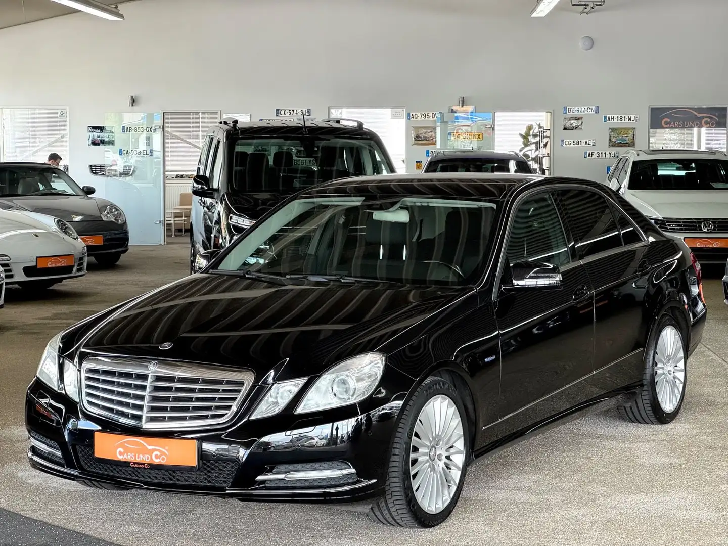 Mercedes-Benz E 220 CDI BlueEfficiency Czarny - 1