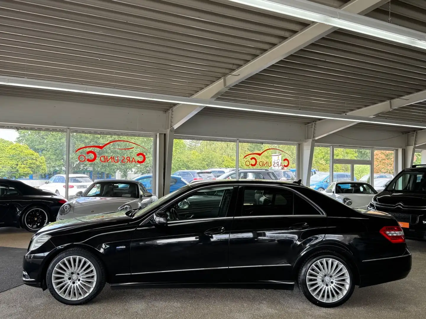 Mercedes-Benz E 220 CDI BlueEfficiency Czarny - 2