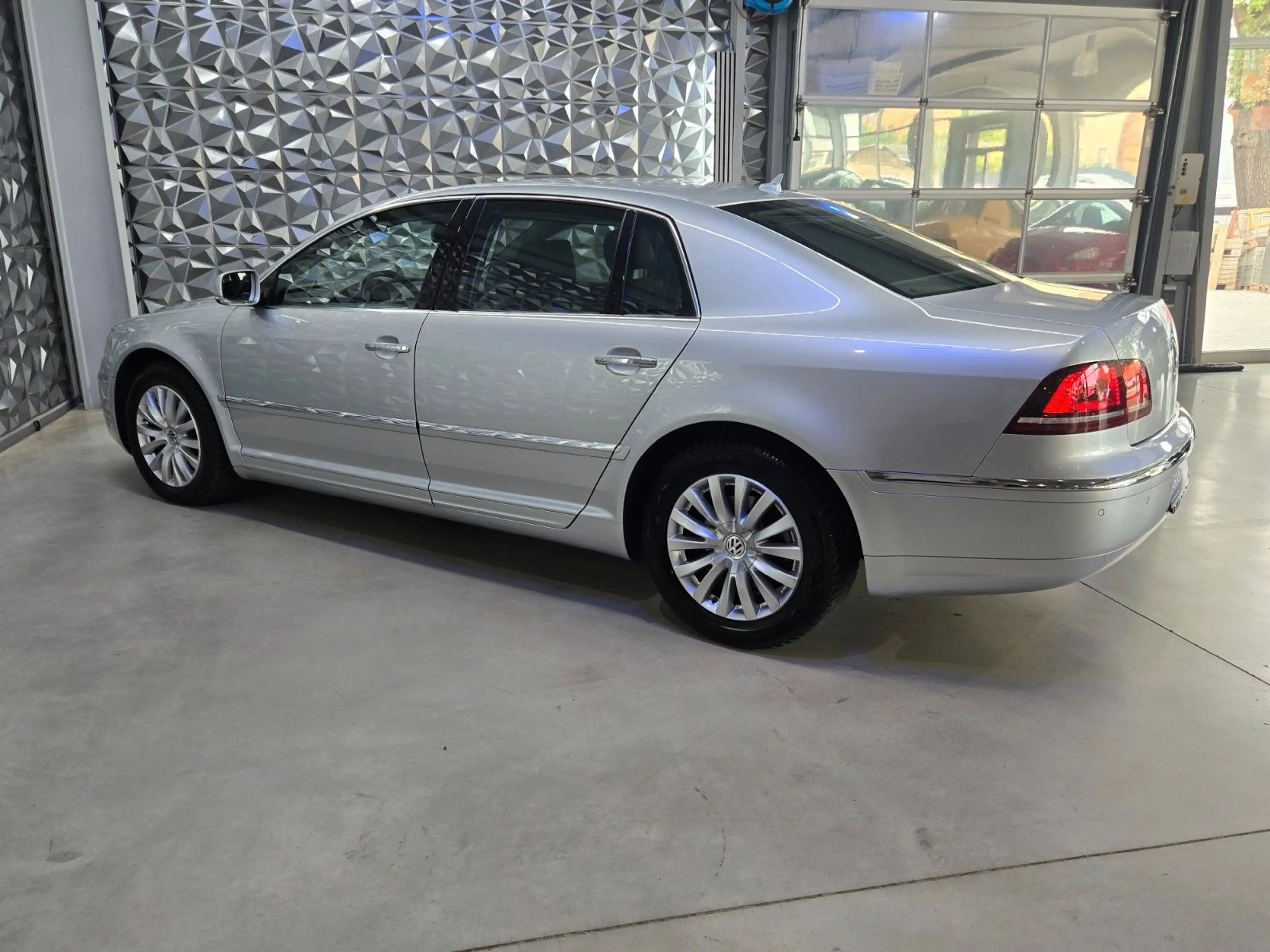 Volkswagen Phaeton V6 TDI 5-Sitzer 4Motion — photo 8