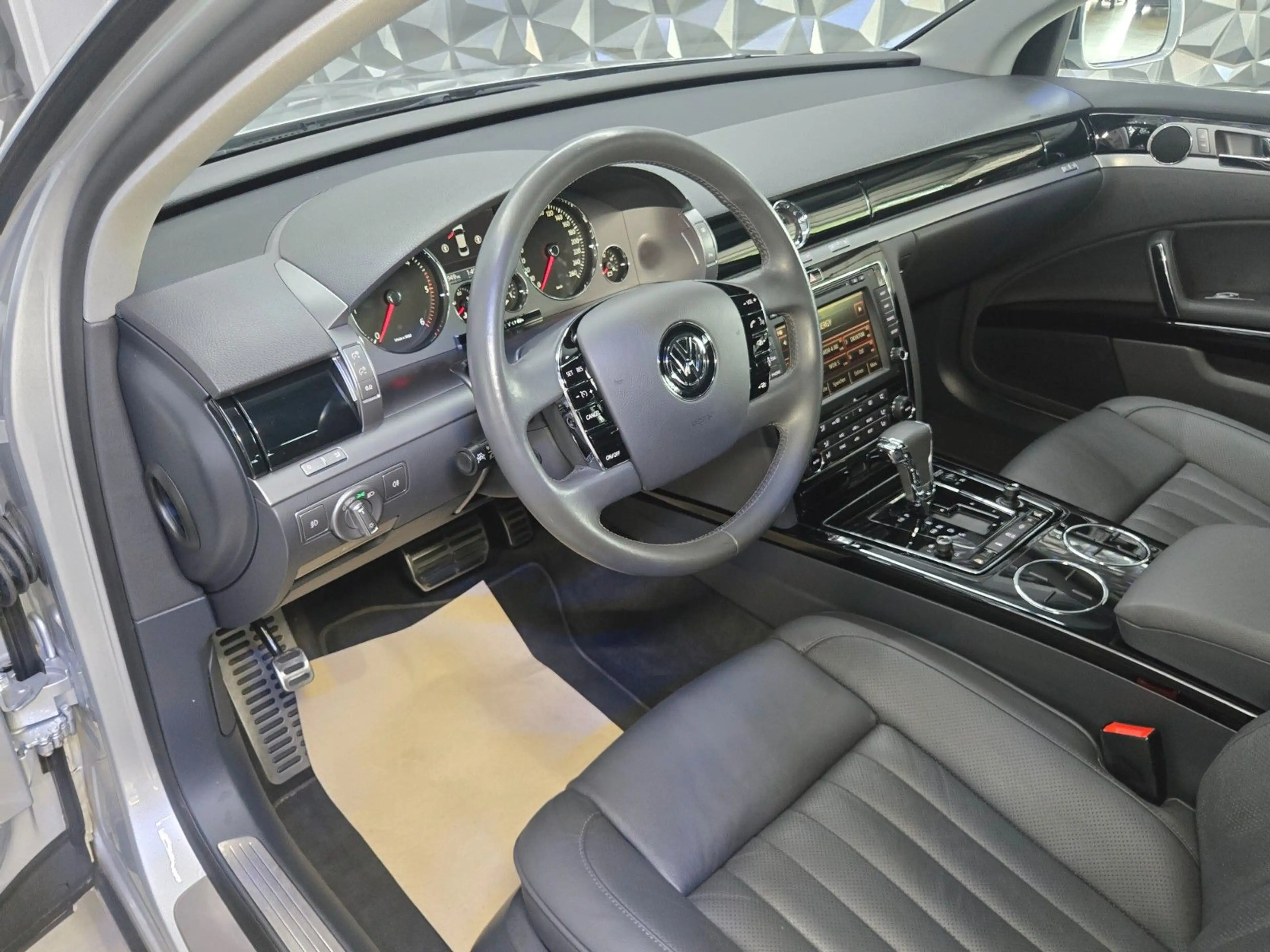 Volkswagen Phaeton V6 TDI 5-Sitzer 4Motion — photo 12