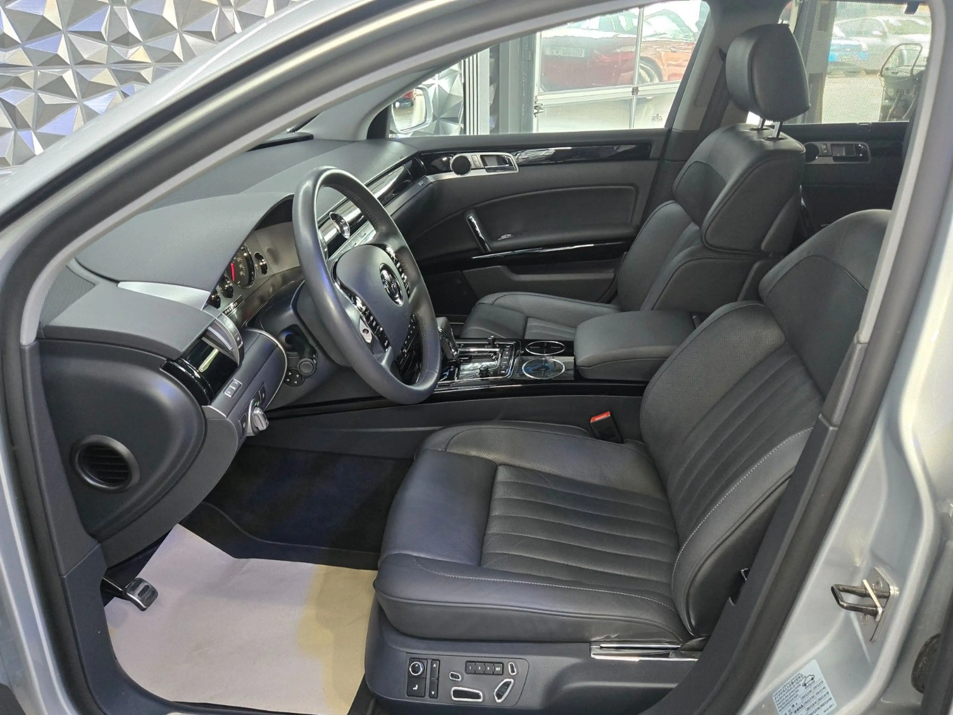 Volkswagen Phaeton V6 TDI 5-Sitzer 4Motion — photo 11