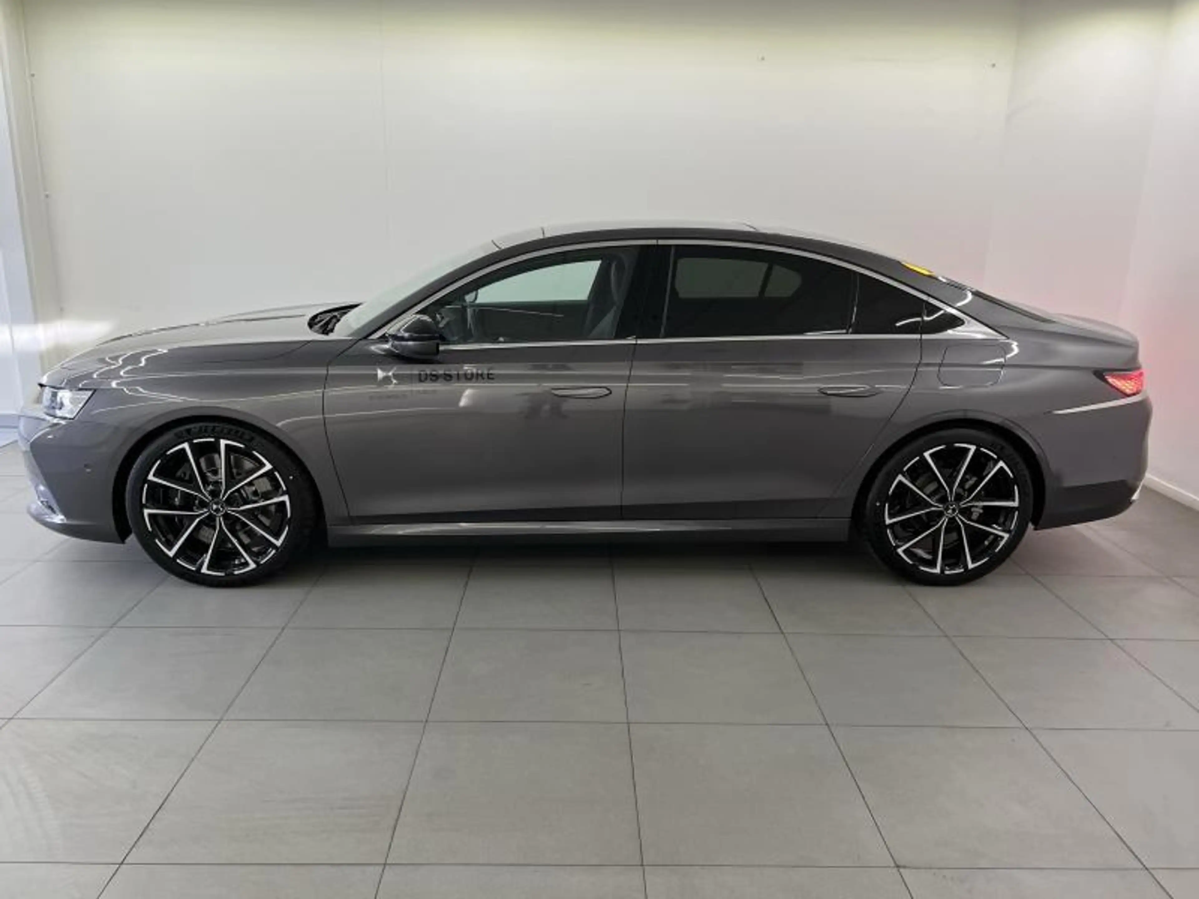 DS Automobiles DS 9 E-TENSE 360 RIVOLI + — photo 4