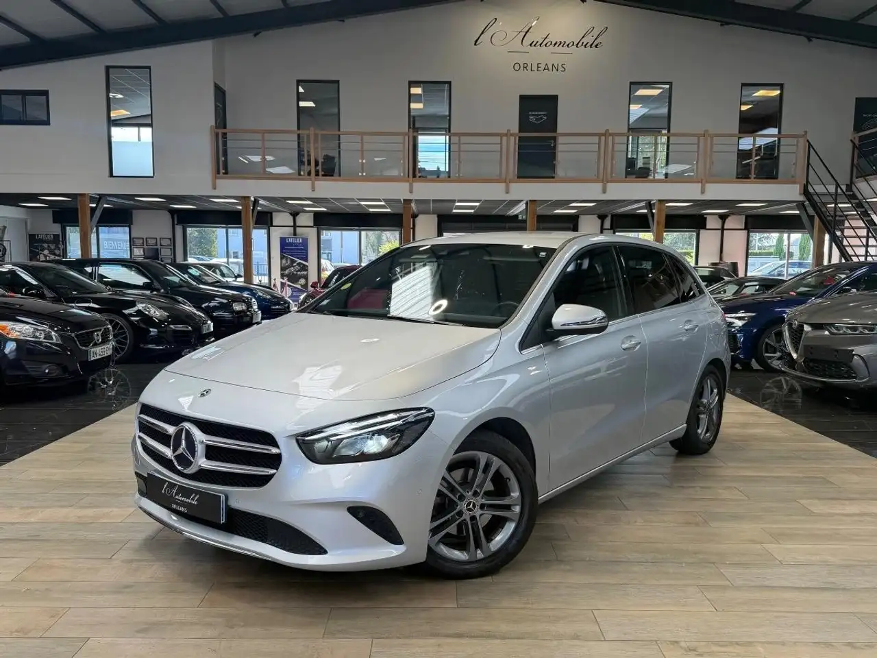 Mercedes-Benz B 180