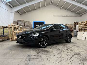 V40 2.0 T2 Momentum LED / CC / NAVI / GARANTIE