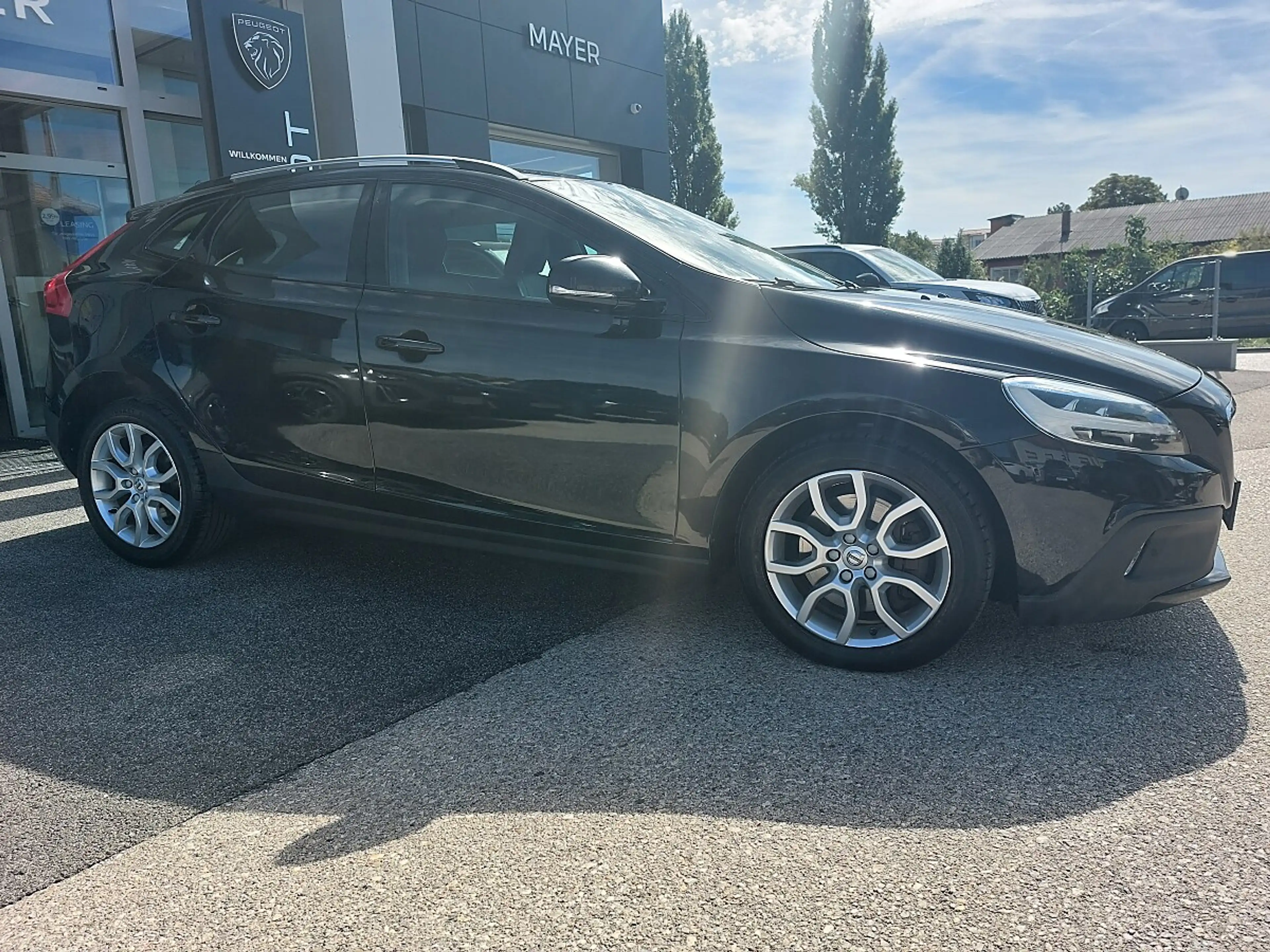 Volvo V40 Cross Country D2 Cross Country Pro — photo 3