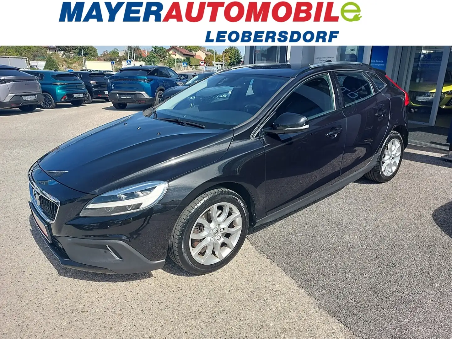 Volvo V40 Cross Country D2 Cross Country Pro Schwarz - 1