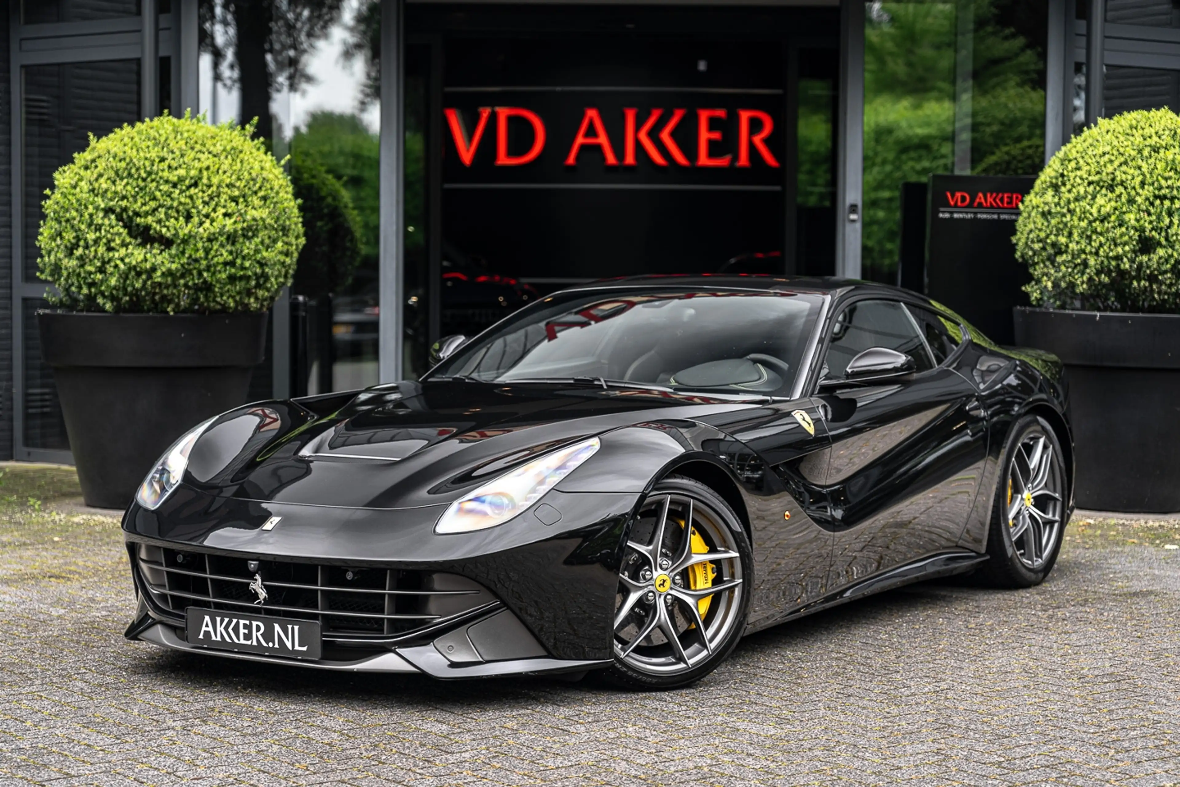 Ferrari F12 Berlinetta | Liftsysteem | Custom Audio | PPF | Da