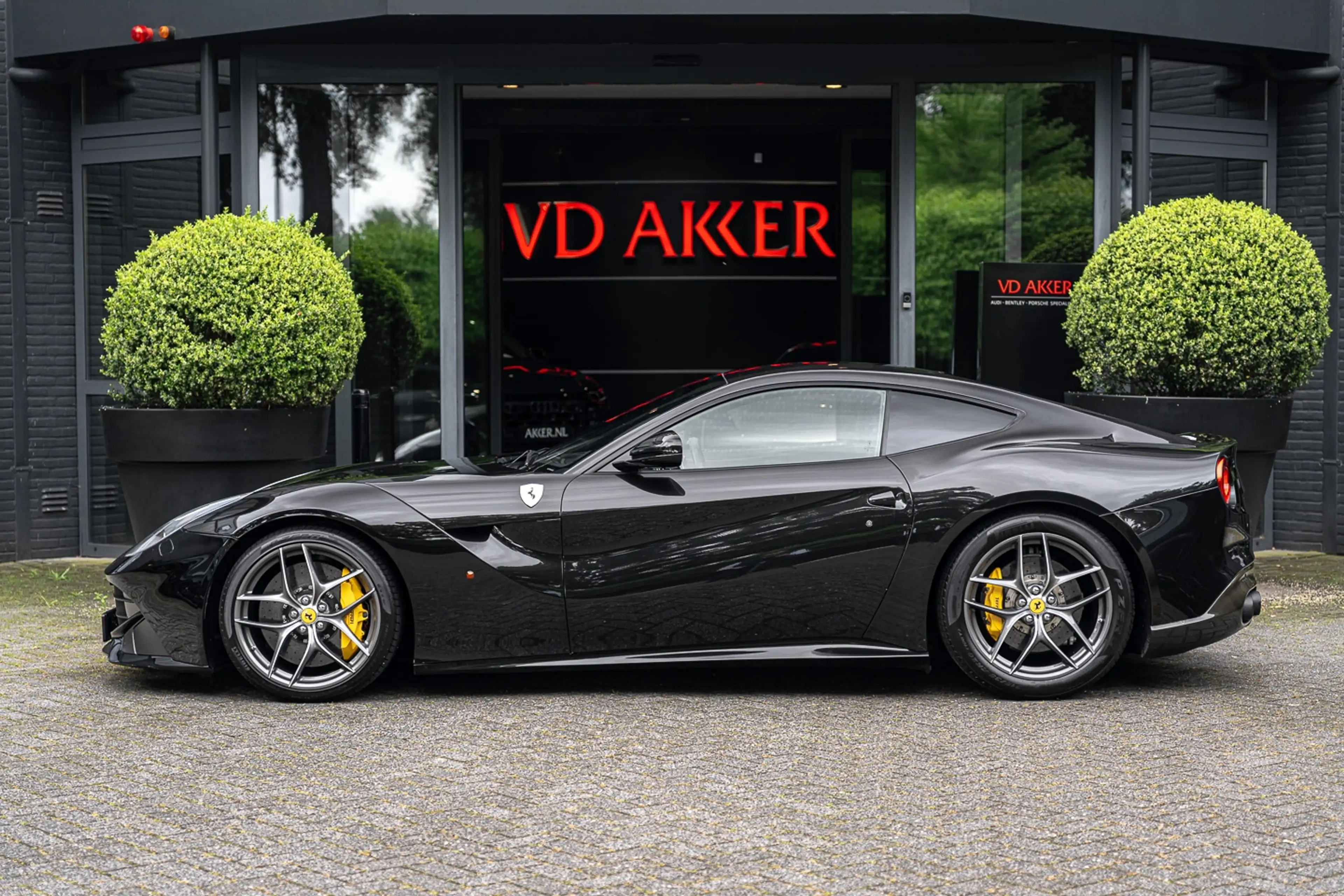 Ferrari F12 Berlinetta | Liftsysteem | Custom Audio | PPF | Da — photo 6