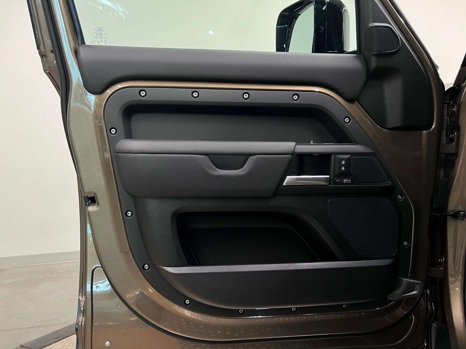 2026 Land Rover Defender 110 P400 X-DYNAMIC SE thumb 28