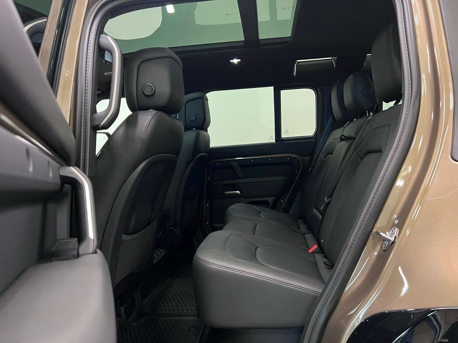 2026 Land Rover Defender 110 P400 X-DYNAMIC SE thumb 25
