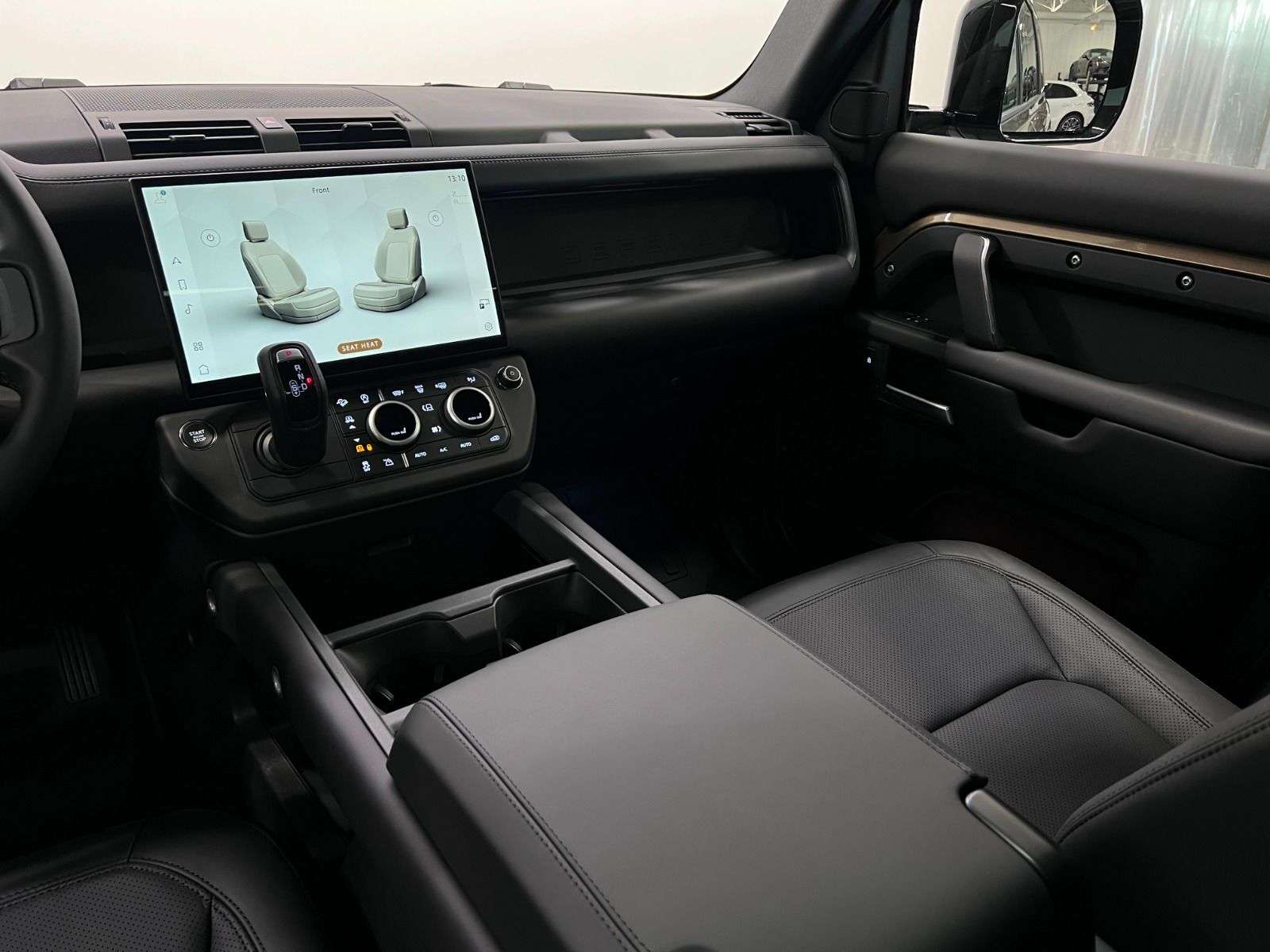 2026 Land Rover Defender 110 P400 X-DYNAMIC SE thumb 17
