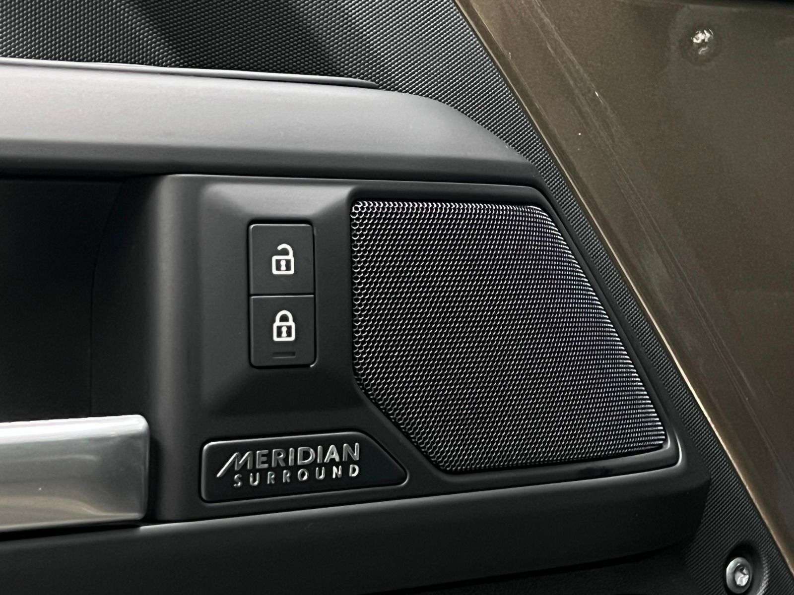 2026 Land Rover Defender 110 P400 X-DYNAMIC SE thumb 30