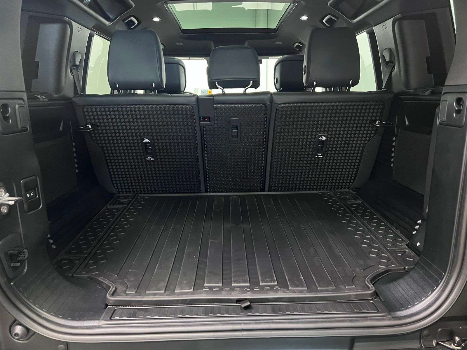 2026 Land Rover Defender 110 P400 X-DYNAMIC SE thumb 36