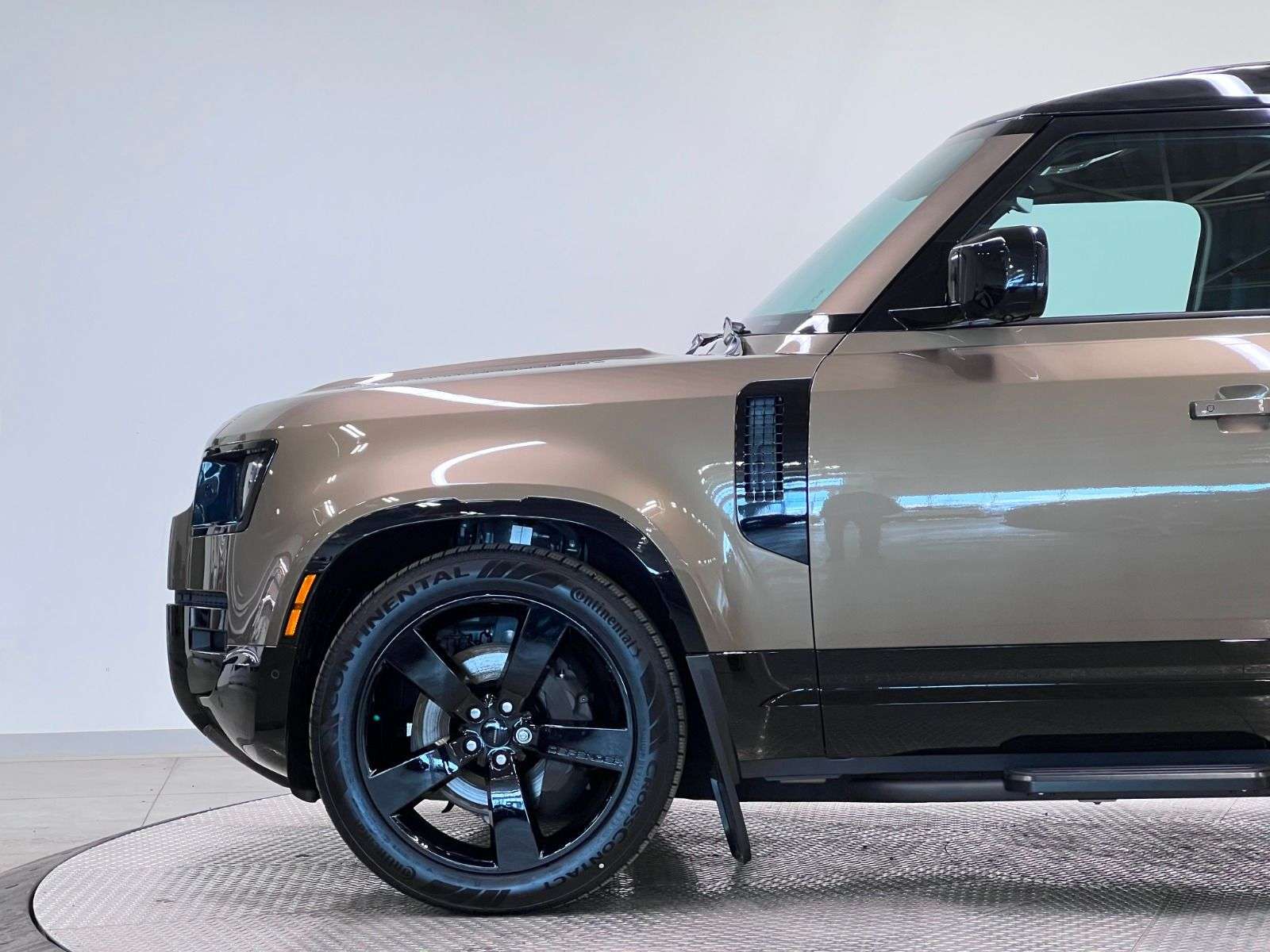2026 Land Rover Defender 110 P400 X-DYNAMIC SE thumb 9