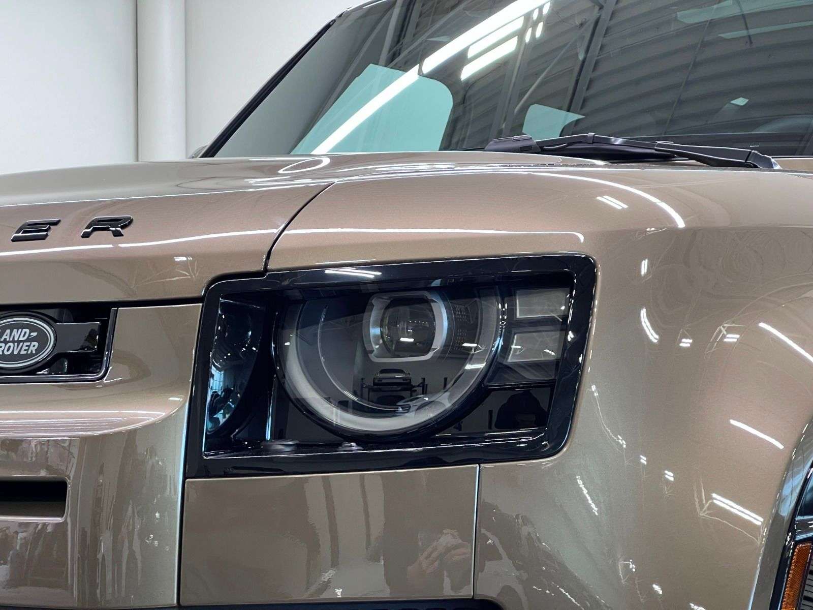 2026 Land Rover Defender 110 P400 X-DYNAMIC SE thumb 13