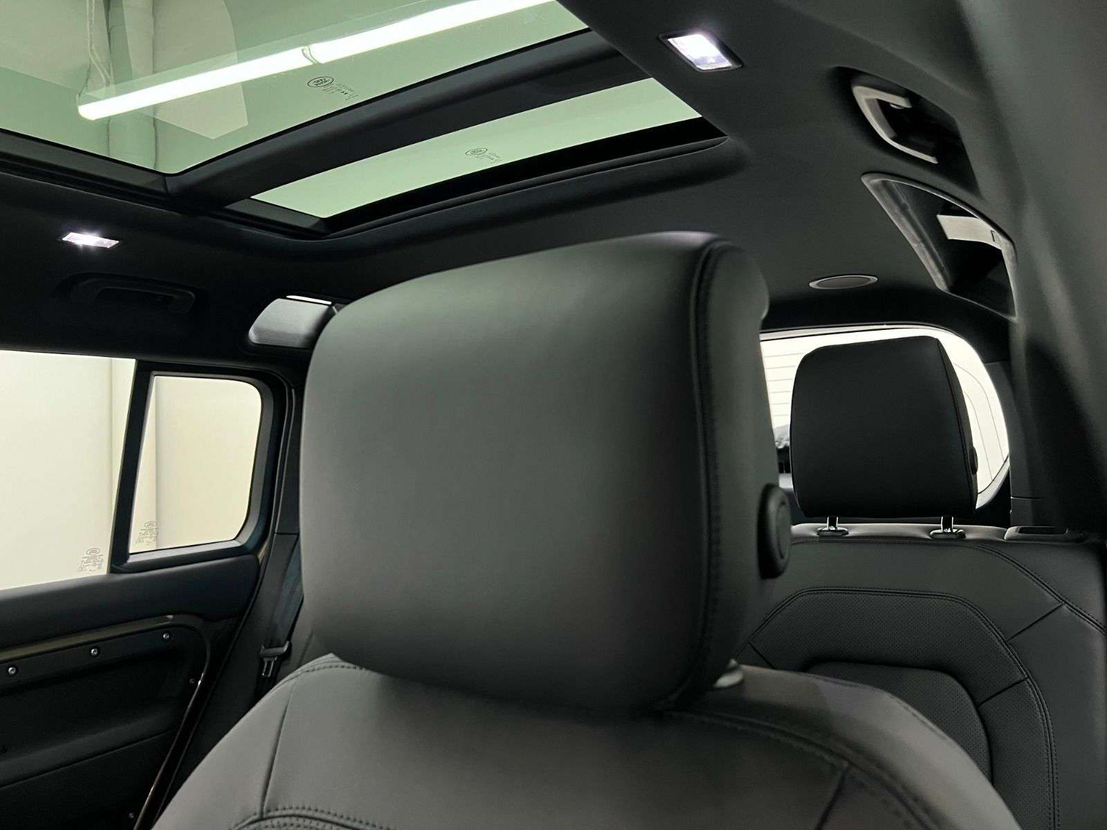 2026 Land Rover Defender 110 P400 X-DYNAMIC SE thumb 26