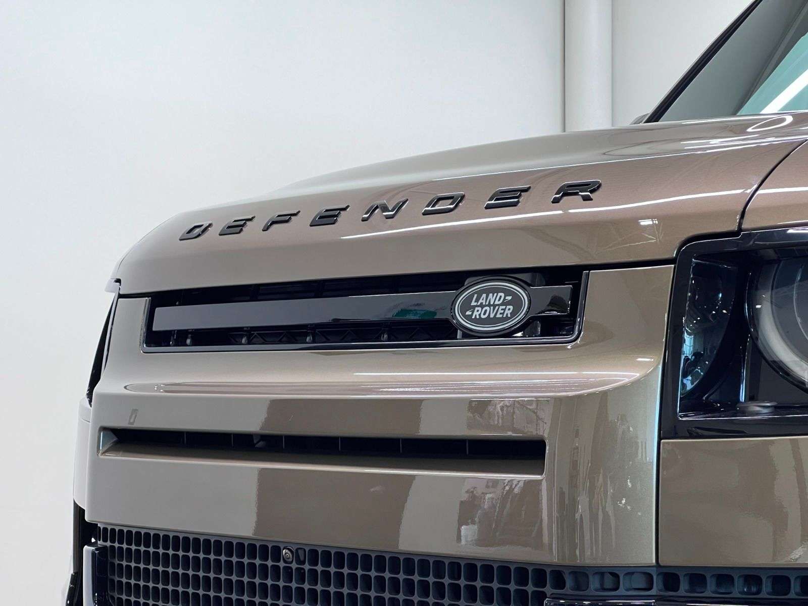 2026 Land Rover Defender 110 P400 X-DYNAMIC SE thumb 11