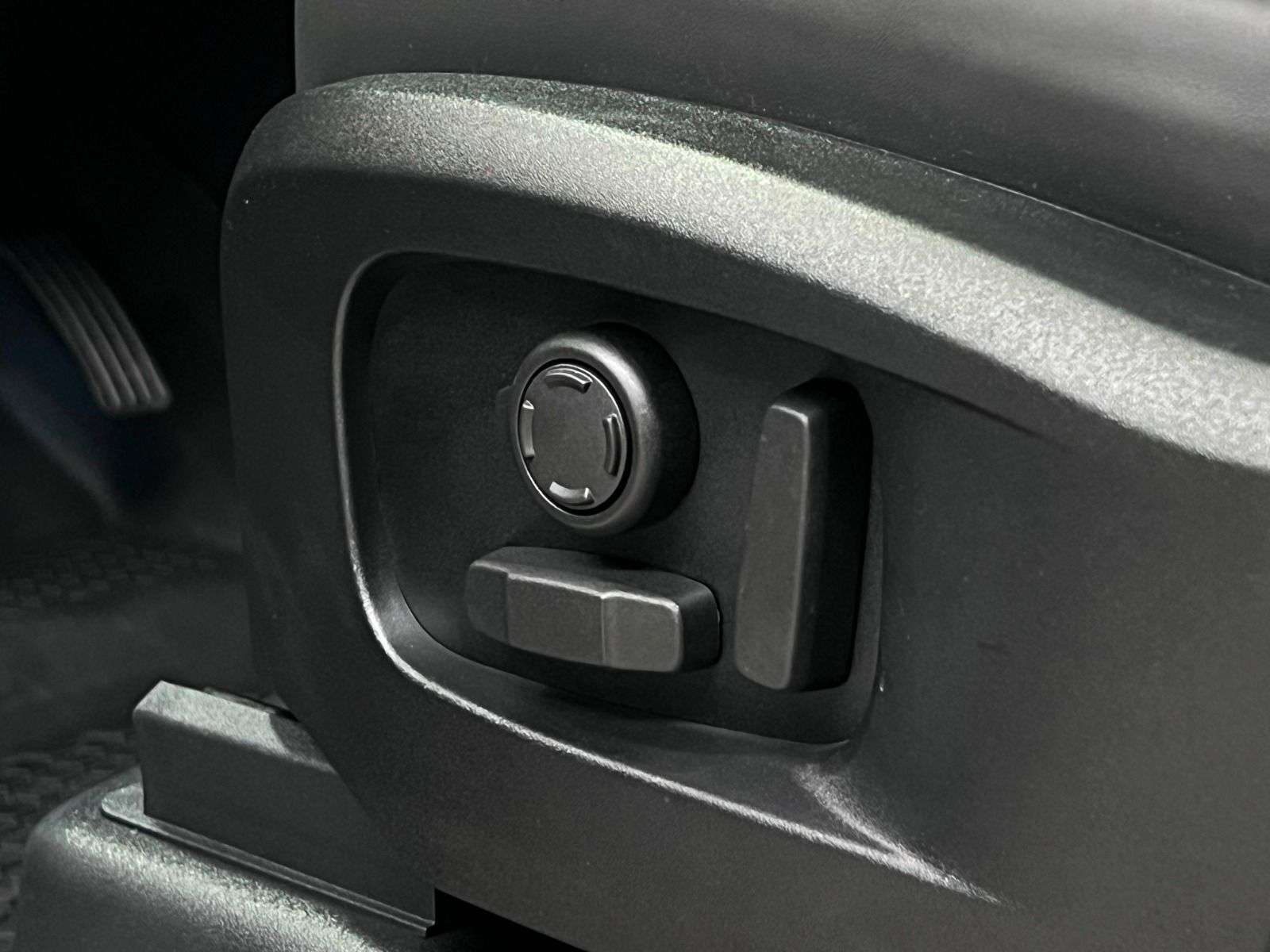 2026 Land Rover Defender 110 P400 X-DYNAMIC SE thumb 31