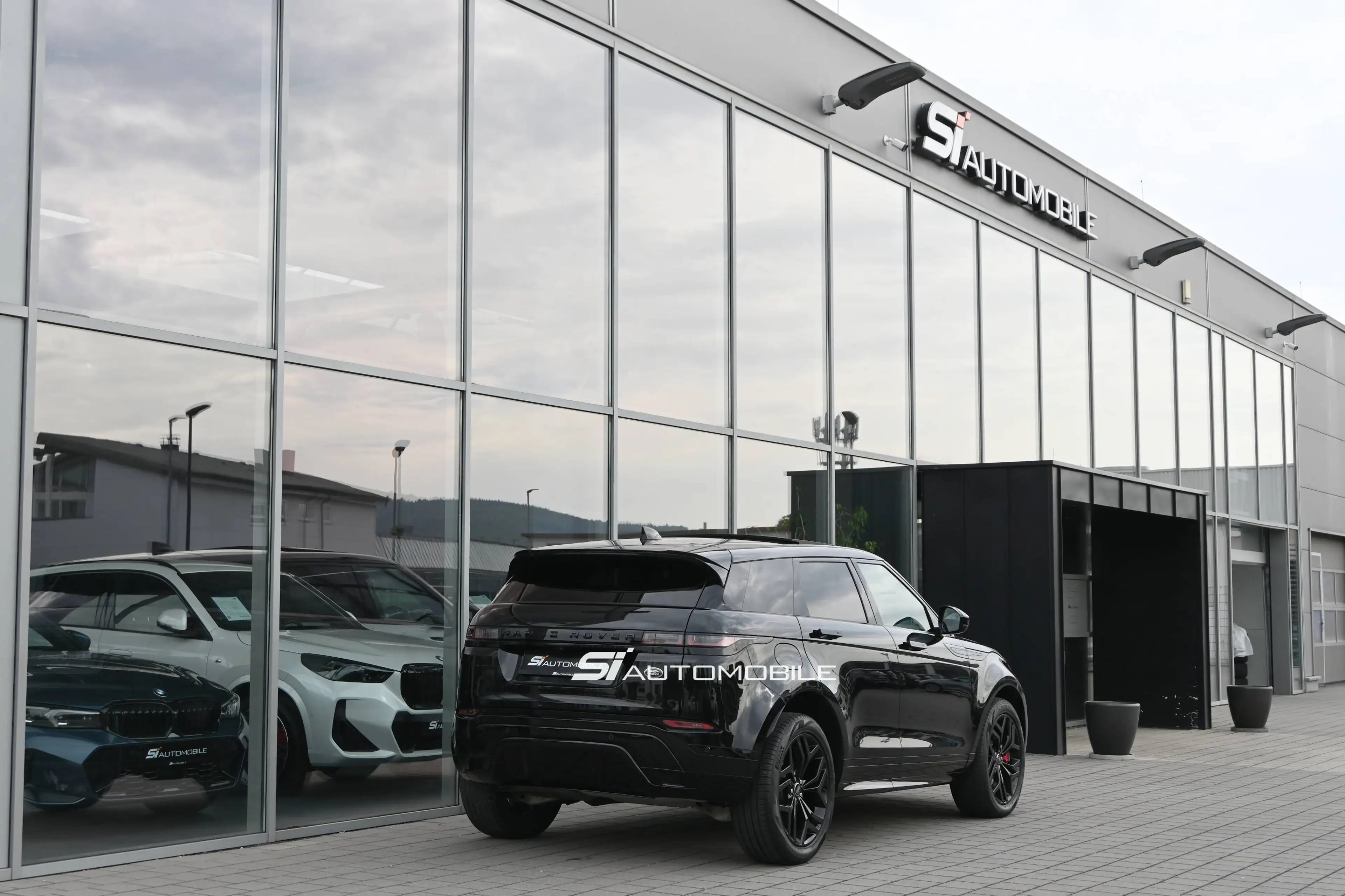 Land Rover Range Rover Evoque D200 R-DYNAMIC SE AWD BLACK PACK °°ACC°HUD°MEMO°PANO°STANDHEIZUNG°20-ZOLL°°° — photo 5