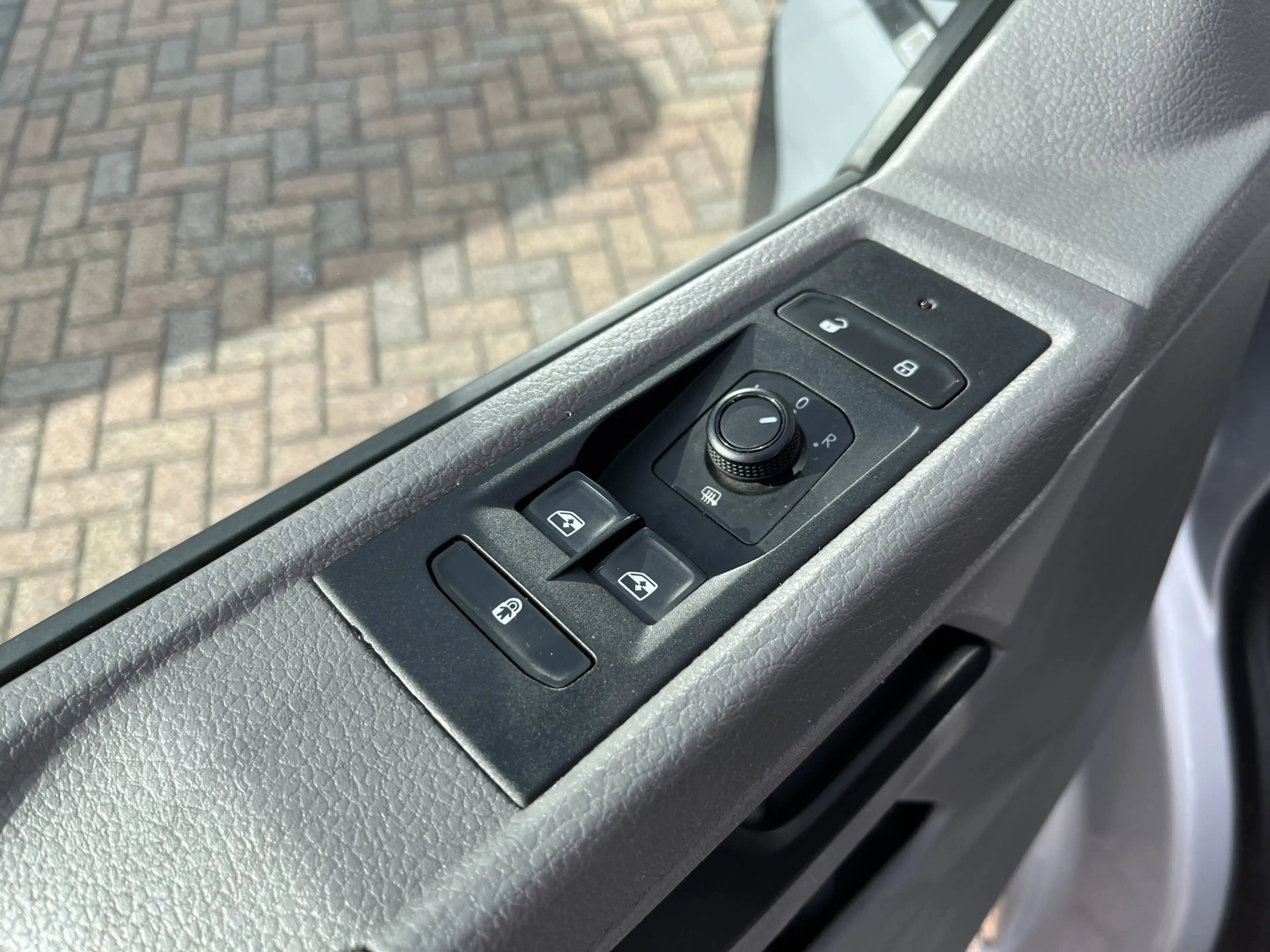 Volkswagen T6.1 Transporter 2.0 TDI L1H1 30 Comfortline / PARKEER SENSOREN/ NA — photo 9
