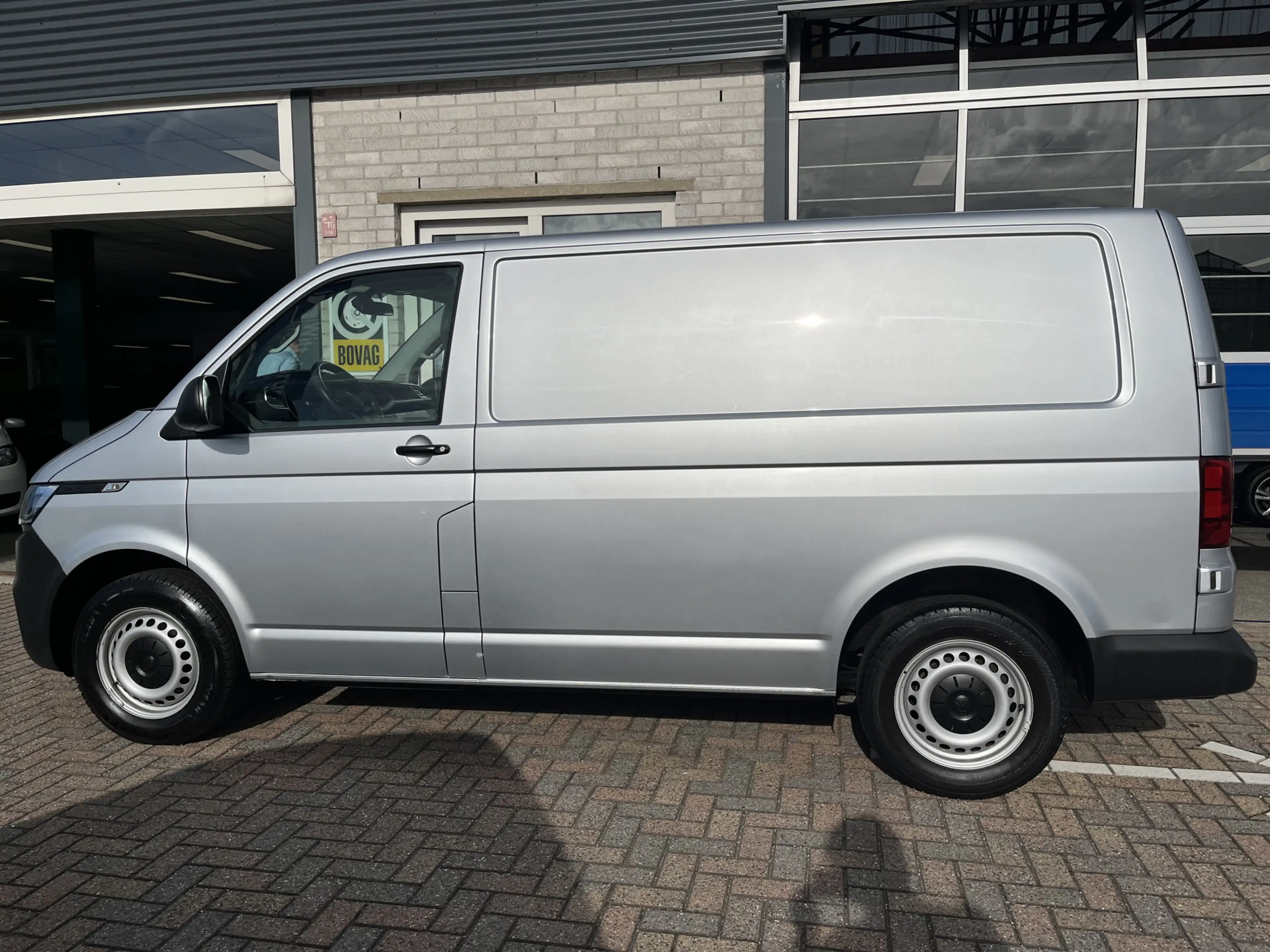 Volkswagen T6.1 Transporter 2.0 TDI L1H1 30 Comfortline / PARKEER SENSOREN/ NA — photo 2