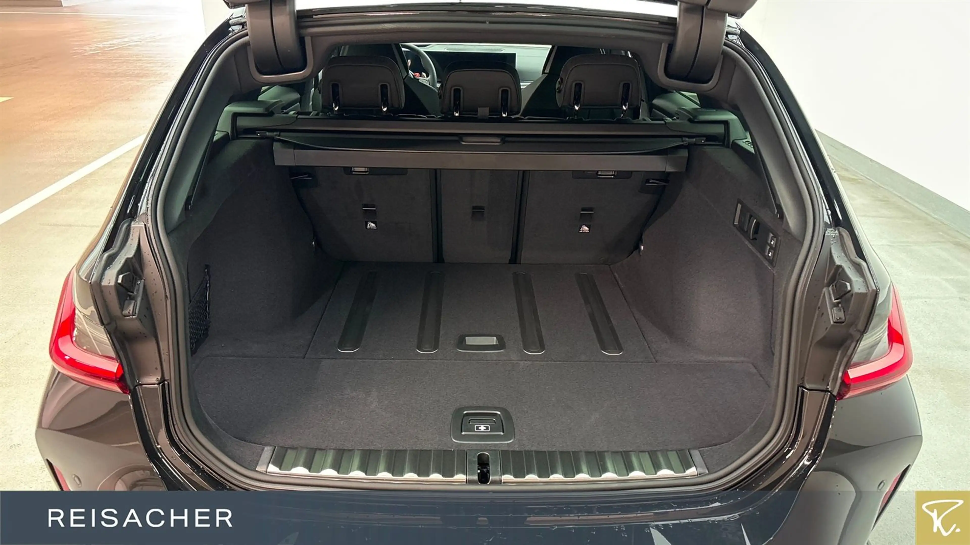 BMW M3 Competition mit M xDrive Touring DAB Radio — photo 10