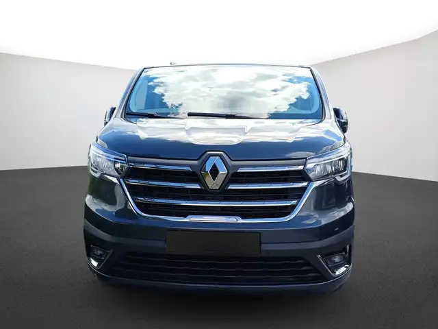 Renault Trafic view 3