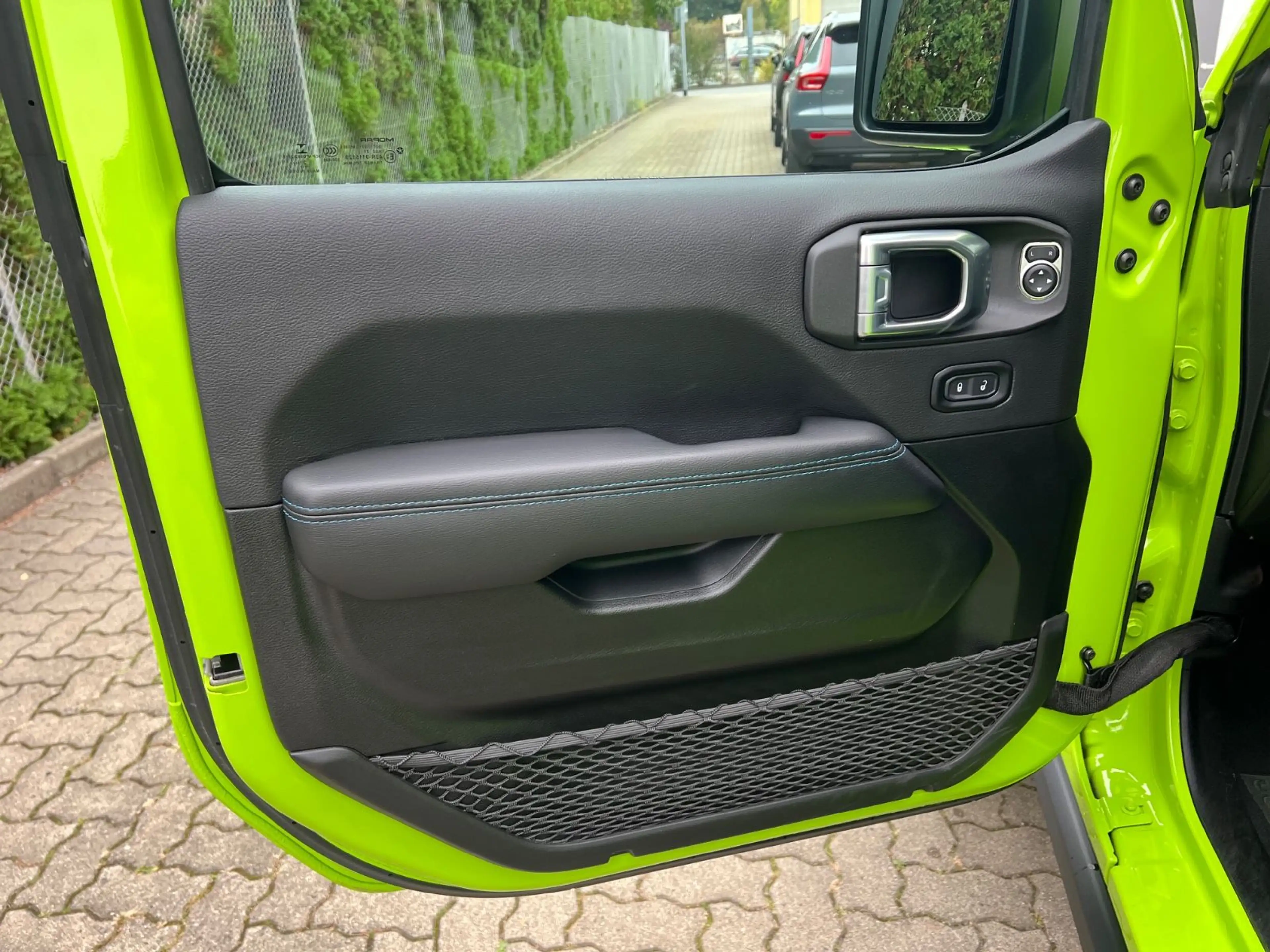 Jeep Wrangler Unlimited Plug-In Hybrid Rubicon — photo 9