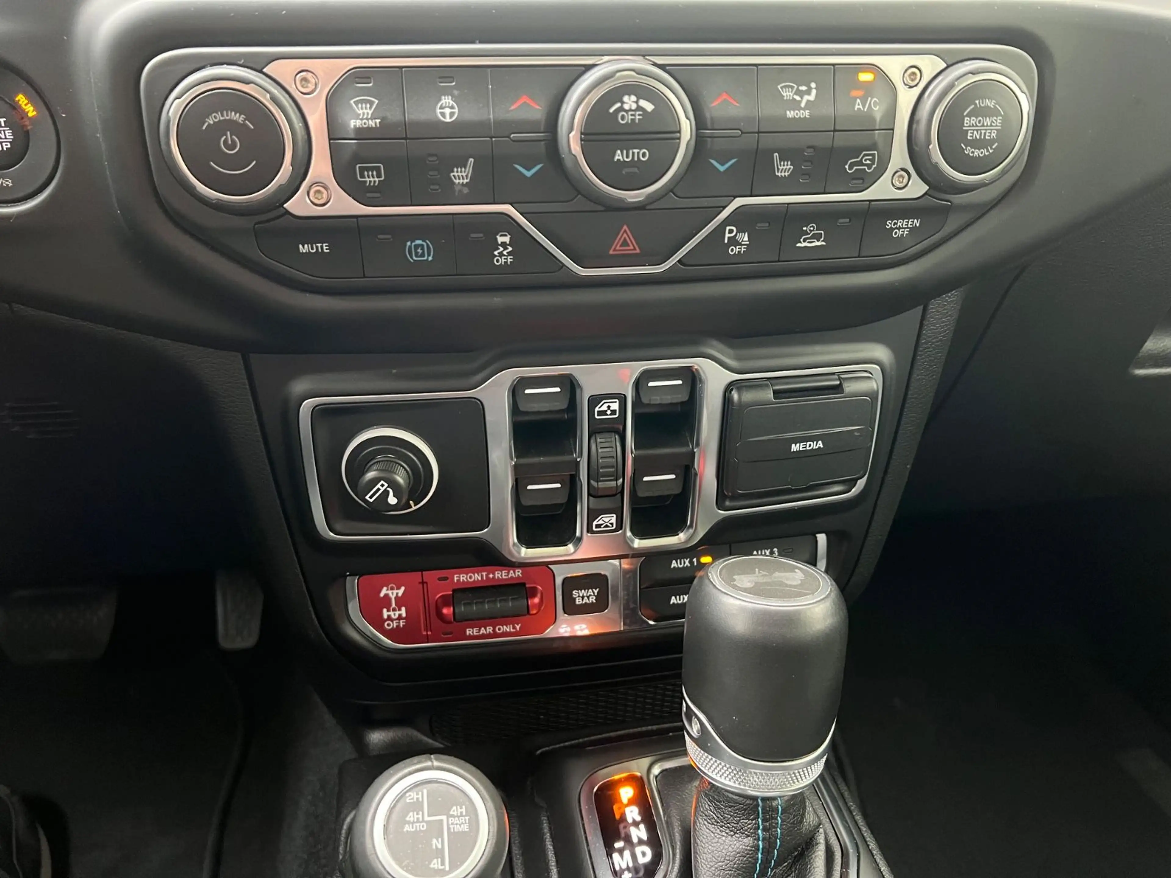 Jeep Wrangler Unlimited Plug-In Hybrid Rubicon — photo 15