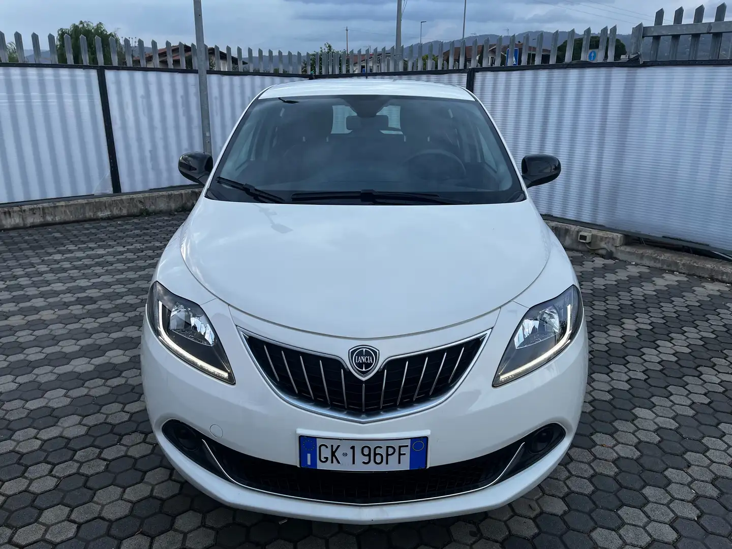 Lancia Ypsilon Ypsilon 0.9 t.air Gold metano 70cv Wit - 2