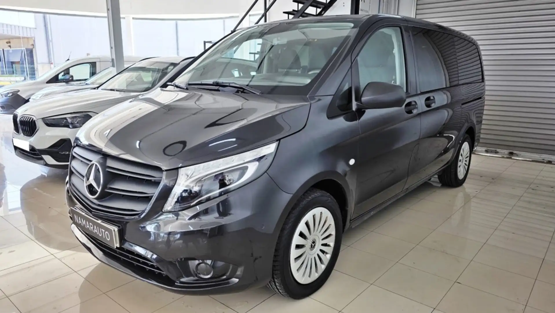 Mercedes-Benz MERCEDES-BENZ Vito M1 Monovolumen  Automático de Gris - 1