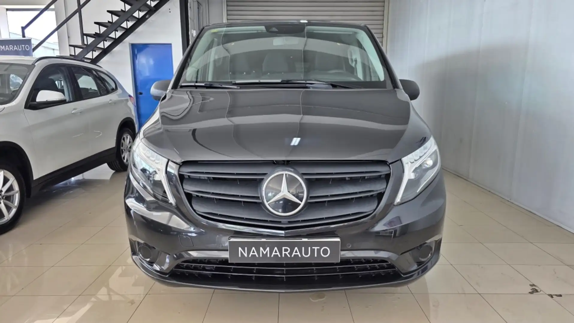 Mercedes-Benz MERCEDES-BENZ Vito M1 Monovolumen  Automático de Gris - 2