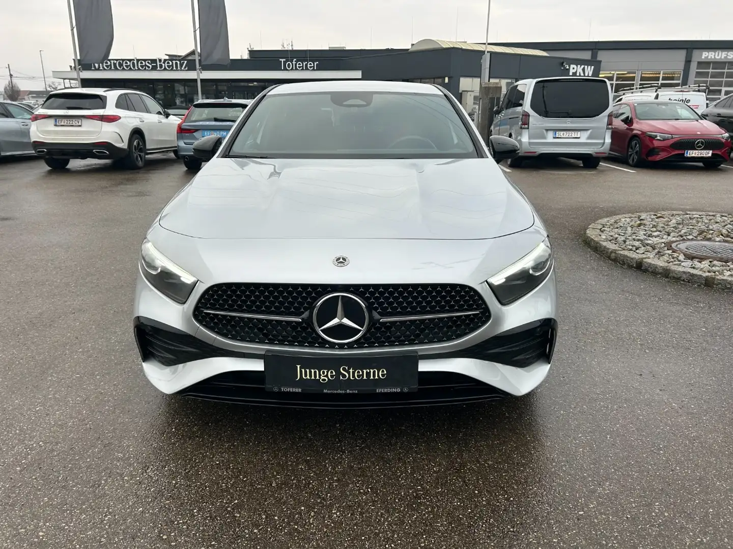 Mercedes-Benz A 200 d Kompaktlimousine AMG Line MBUX PTS Shz Silber - 2