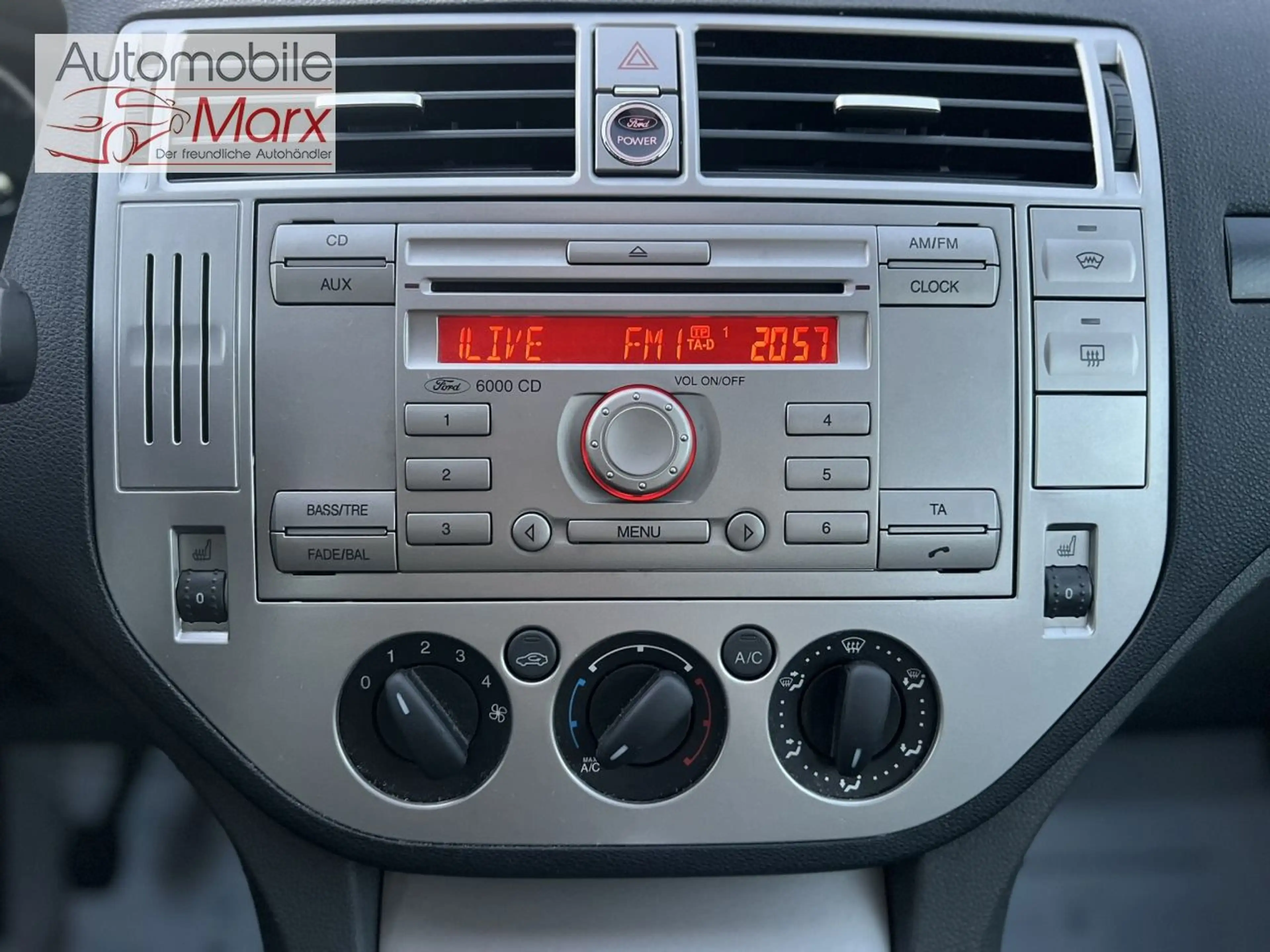 Ford Kuga Allrad,4X4,TÜV,AHK,2xPDC,Scheckheftgepflegt — photo 17