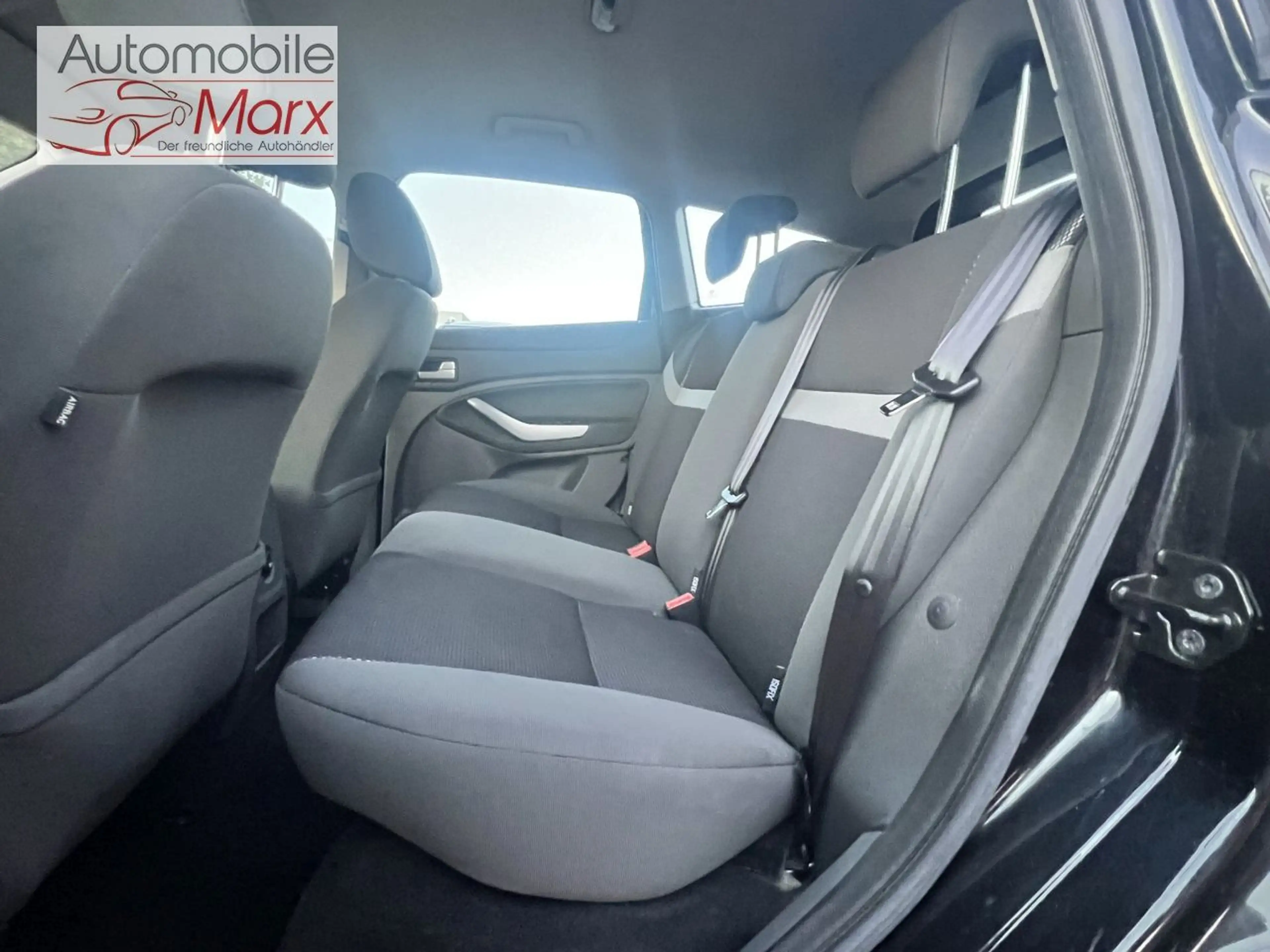 Ford Kuga Allrad,4X4,TÜV,AHK,2xPDC,Scheckheftgepflegt — photo 10
