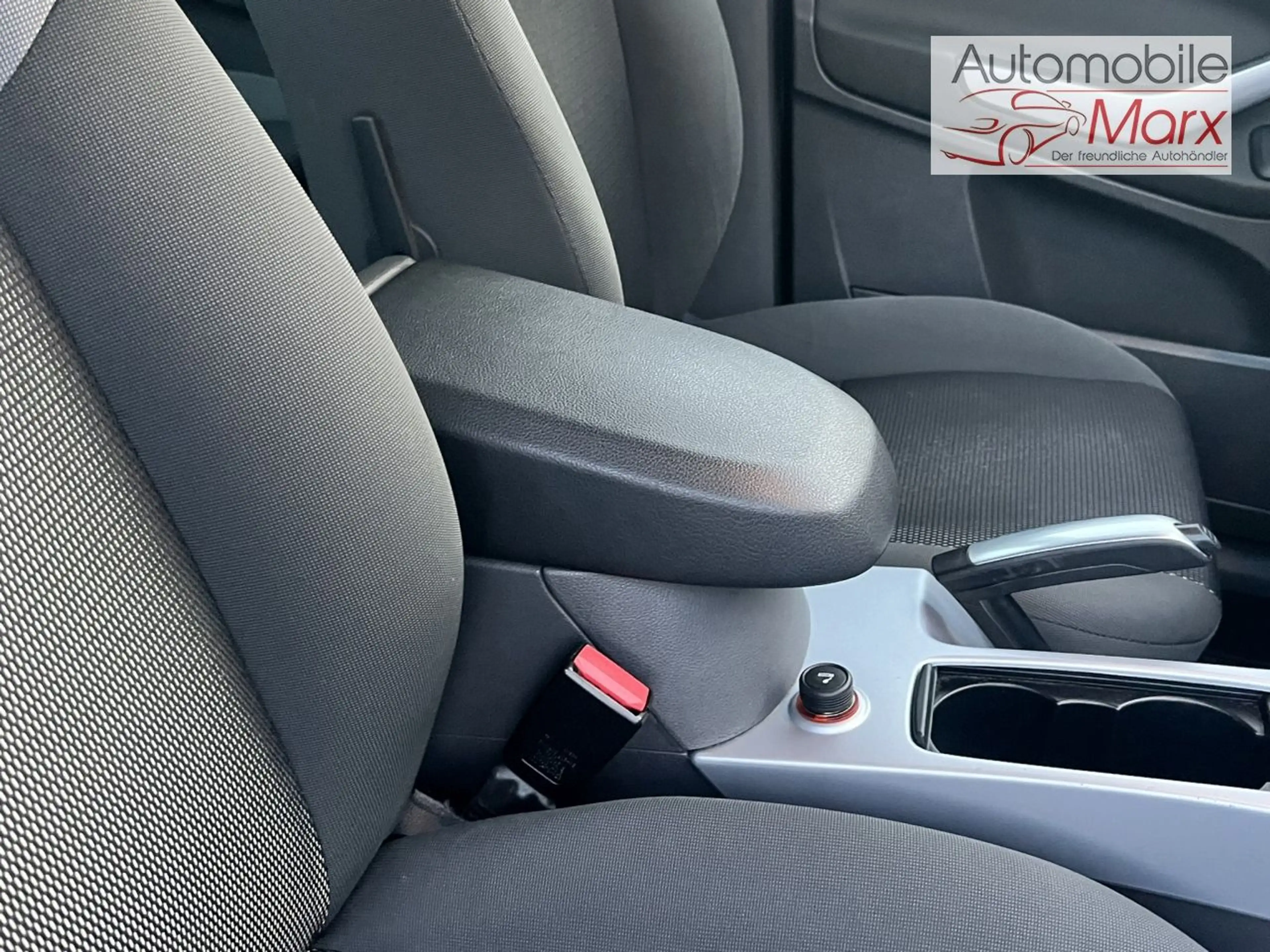Ford Kuga Allrad,4X4,TÜV,AHK,2xPDC,Scheckheftgepflegt — photo 16