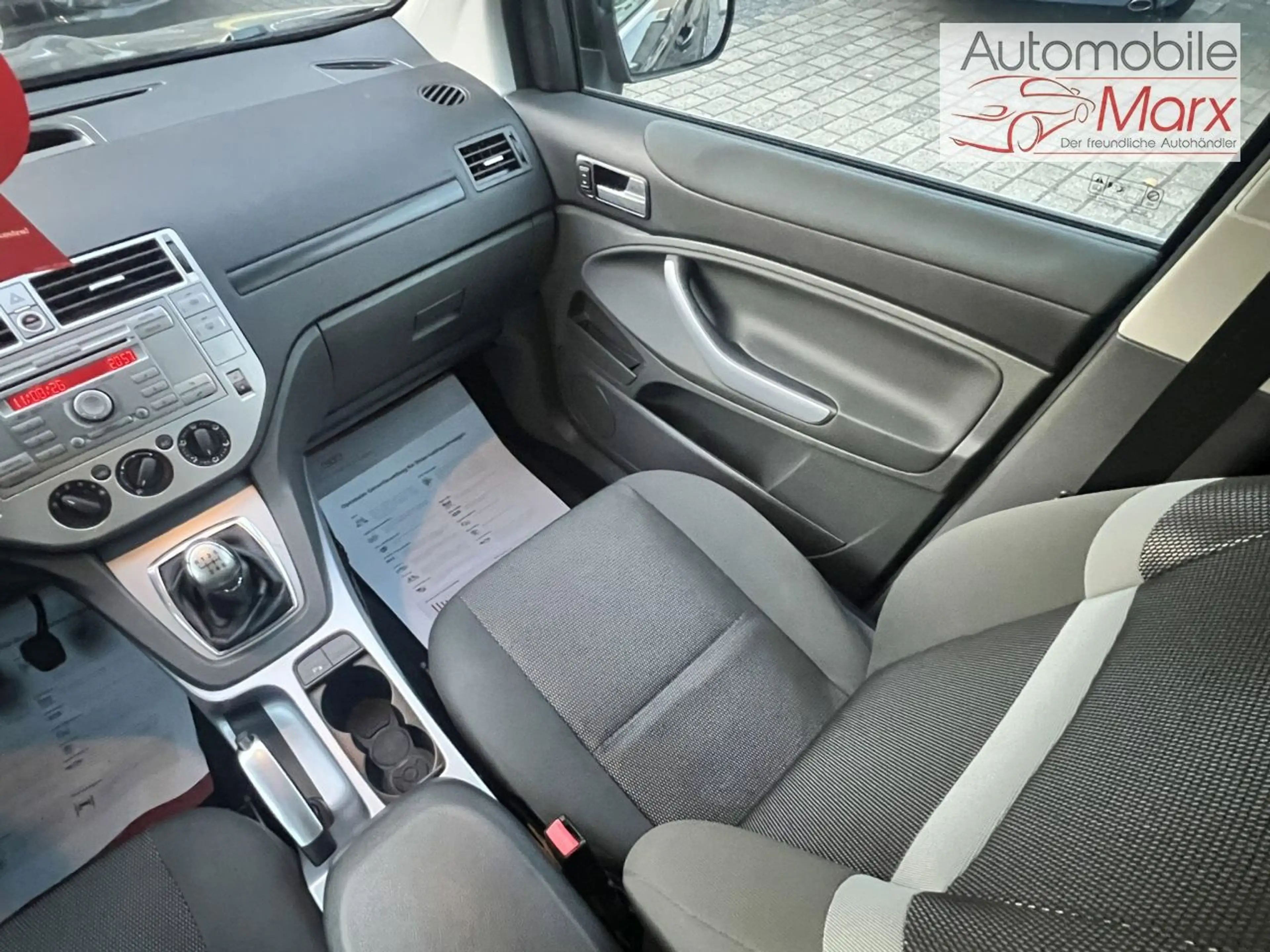 Ford Kuga Allrad,4X4,TÜV,AHK,2xPDC,Scheckheftgepflegt — photo 9