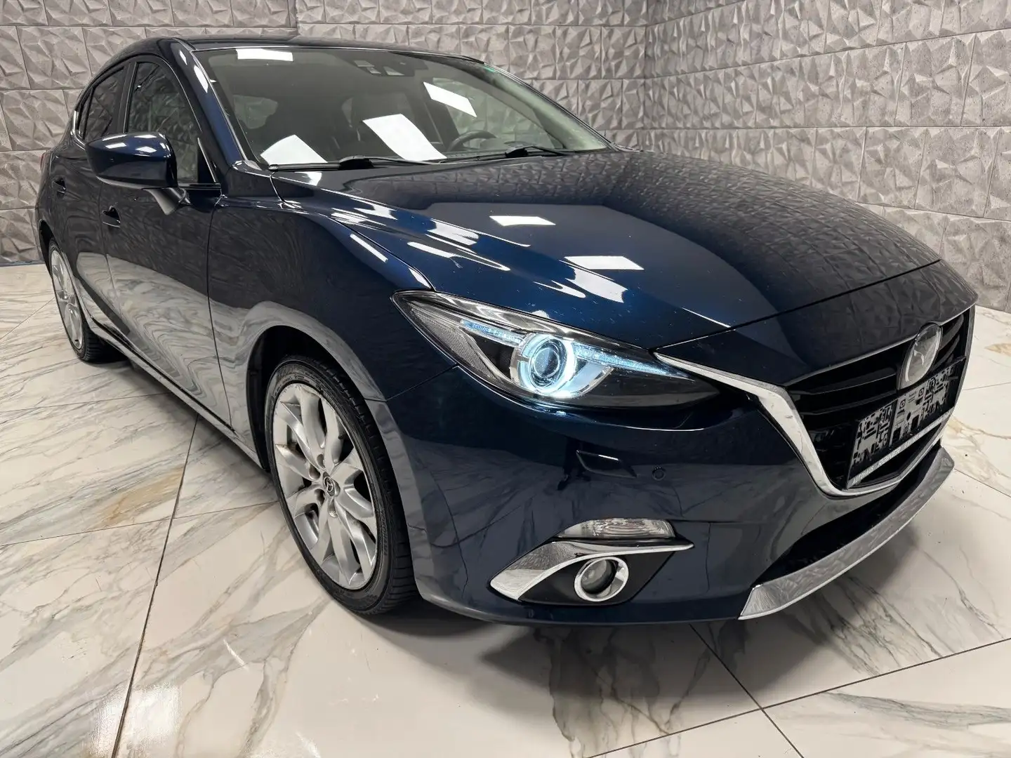 Mazda 3 Lim. Exclusive-Line Blau - 1